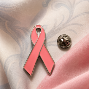 🎀 Pin Lazo Rosa Metálico – Símbolo de Concientización y Apoyo